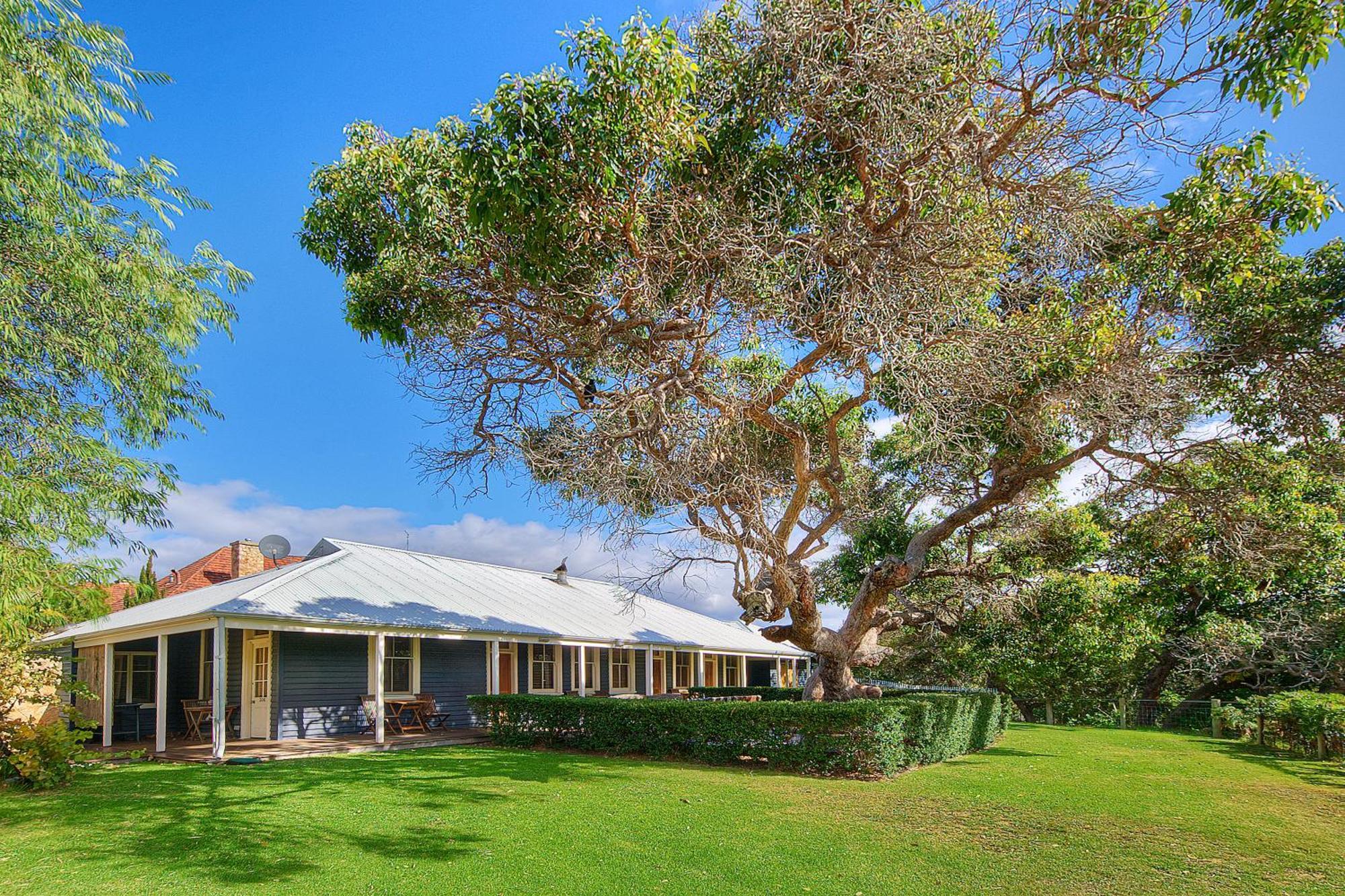Caves House Hotel & Apartments Ялингъп Екстериор снимка