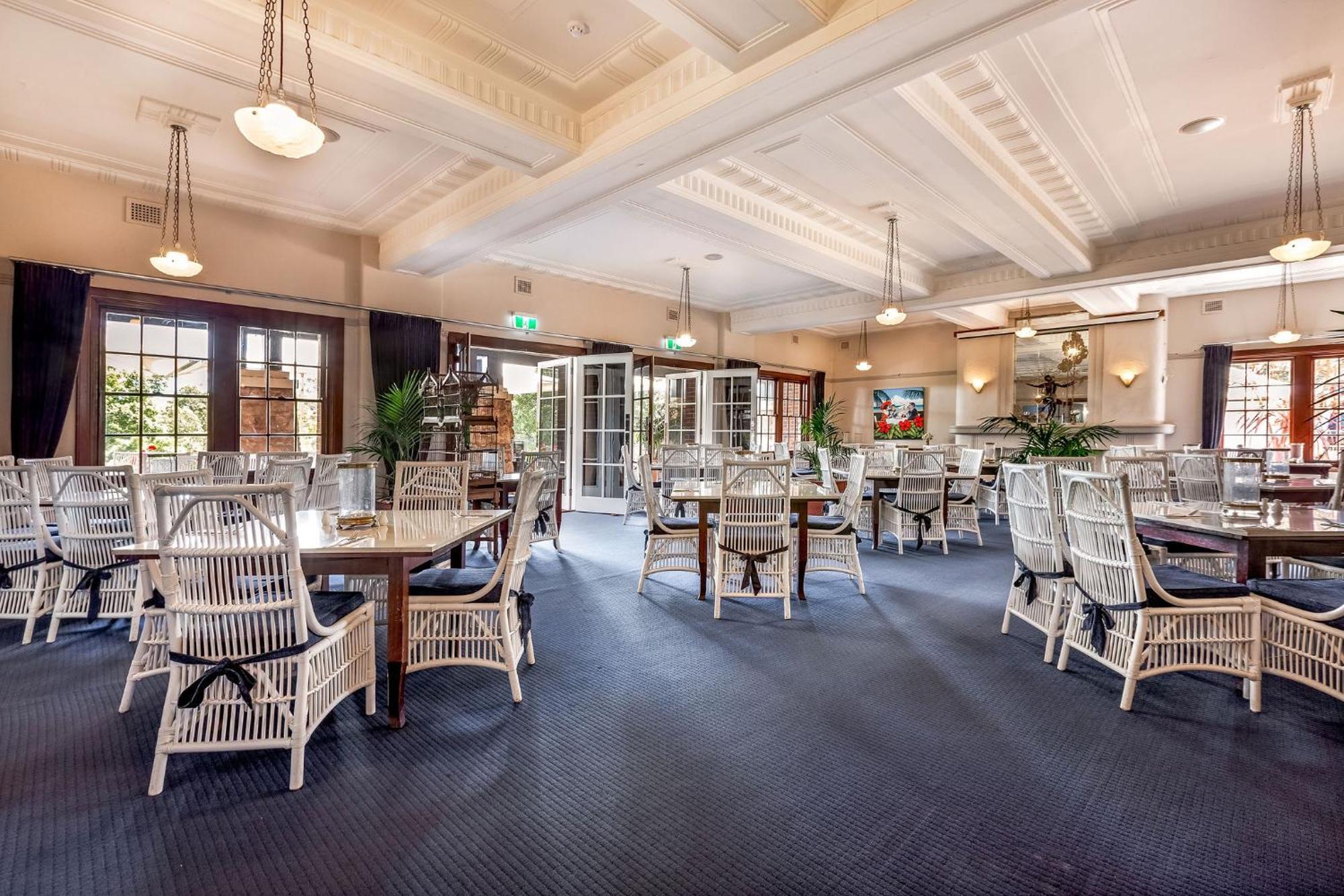Caves House Hotel & Apartments Ялингъп Екстериор снимка