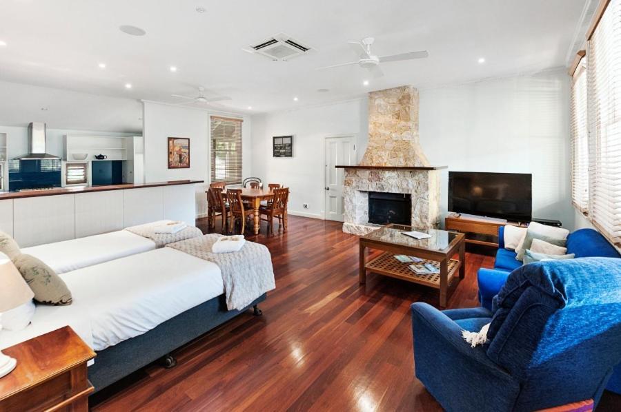 Caves House Hotel & Apartments Ялингъп Екстериор снимка